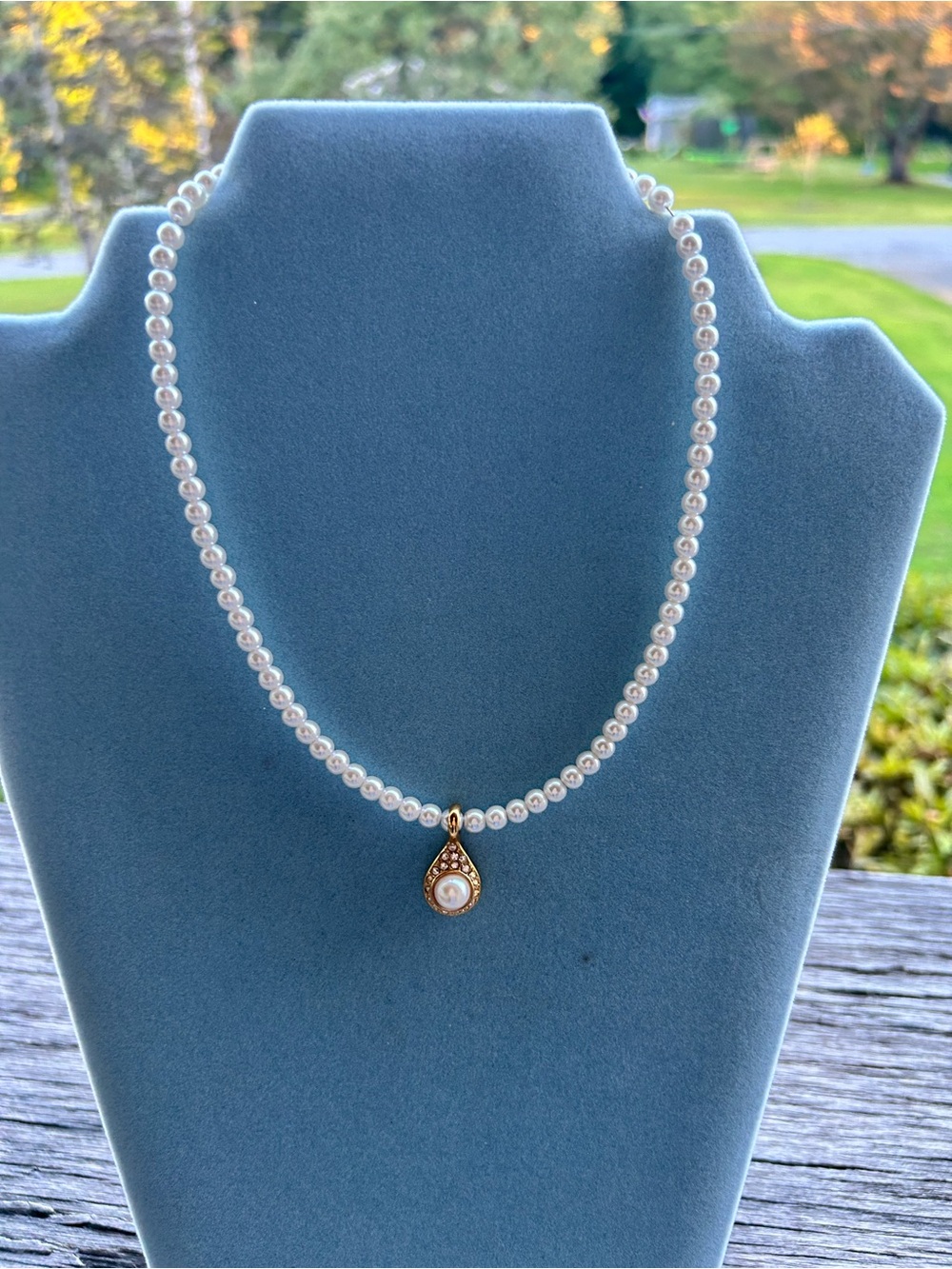 Vintage Napier White faux Pearl Necklace with Gold Teardrop Pendant 15-17” 1980s